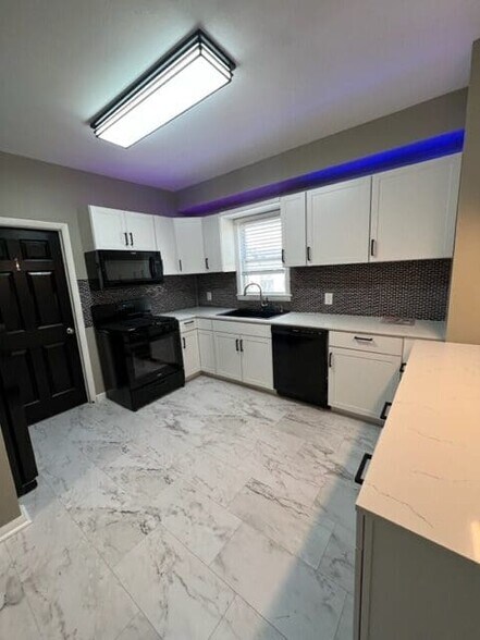 Building Photo - 204 Columbus Ave