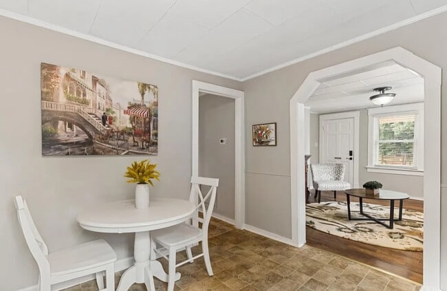 Building Photo - 139 Breckenbridge St