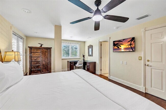 Building Photo - 625 Poinciana Dr