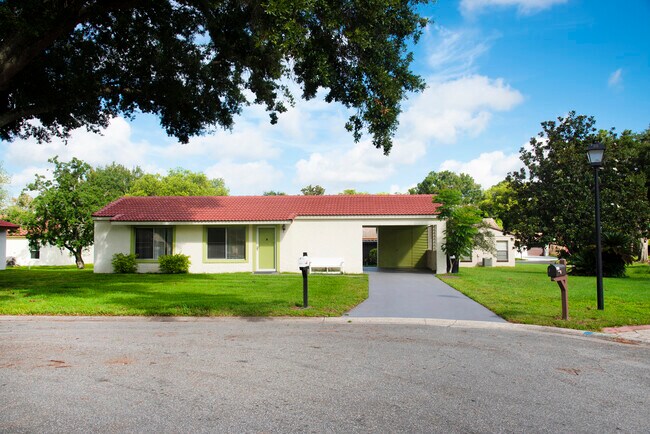 Just renewed and conveniently located! This 2BR/2BA, 1,070sqft home, freshly indoor painted througho - 10116 Fairtree Ln