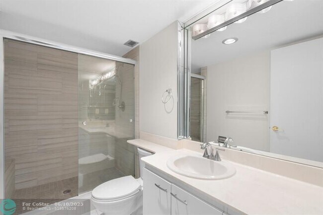 Building Photo - 1149 Hillsboro Mile