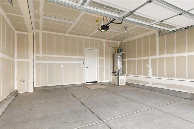 Building Photo - The Sierra - Beautiful 2 Bedroom Luxury Townhome with Loft, 2.5 Bath and Full 2 Car Garage