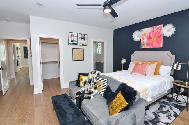 Building Photo - Fully Furnished in Downtown Franklin