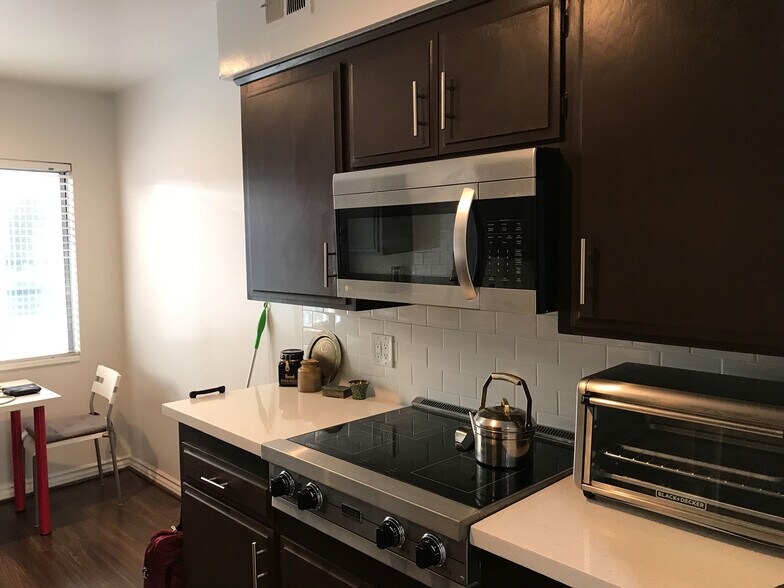 unit is UNFURNISHED - 1126 N Central Ave
