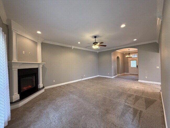 Building Photo - Great Outdoor Living Space / 4BR with 3 Ca...