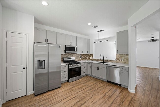 Building Photo - 16879 Mammoth Springs Dr