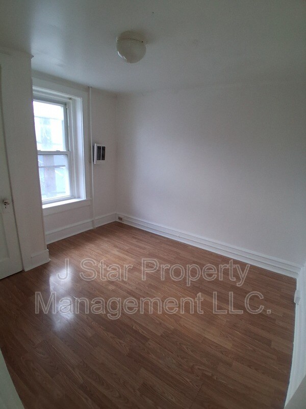 Building Photo - 531 Robeson St