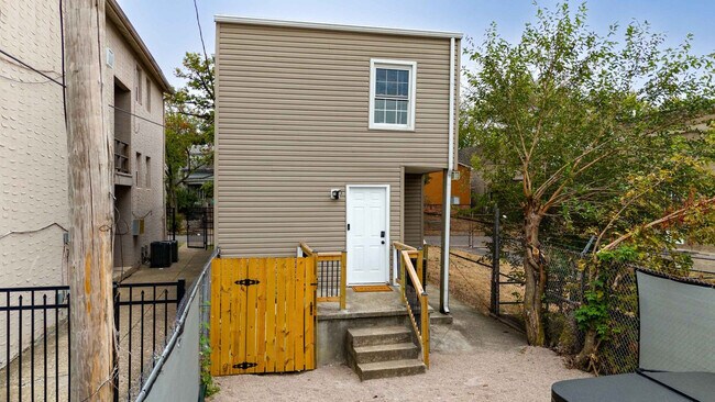 Building Photo - 1279 Indianola Ave