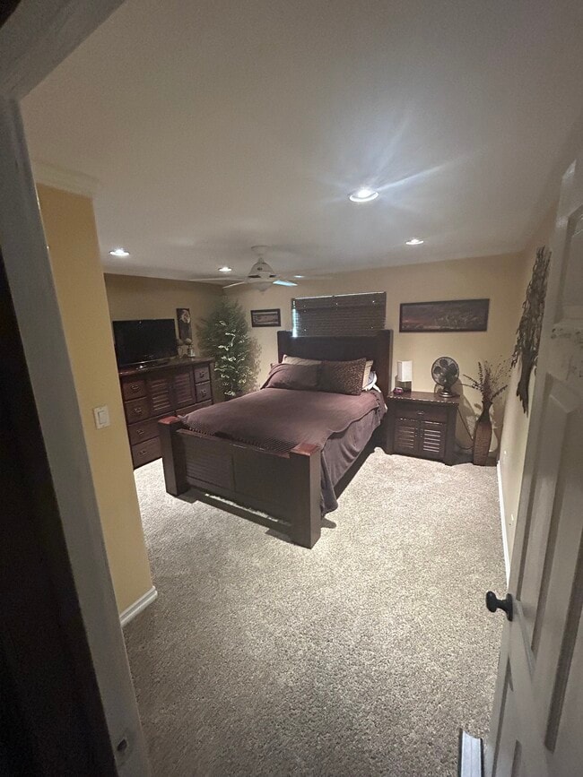 Building Photo - 7704 Lotus Cir