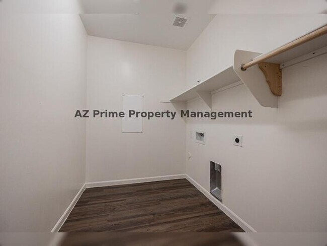 Building Photo - 1520 E Apollo Rd