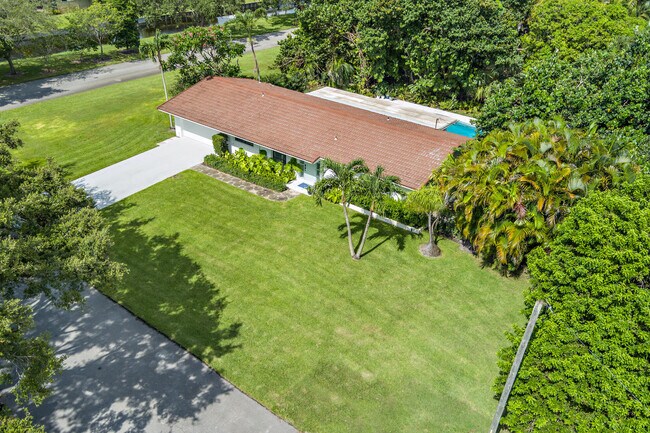 Building Photo - 7423 Clarke Rd