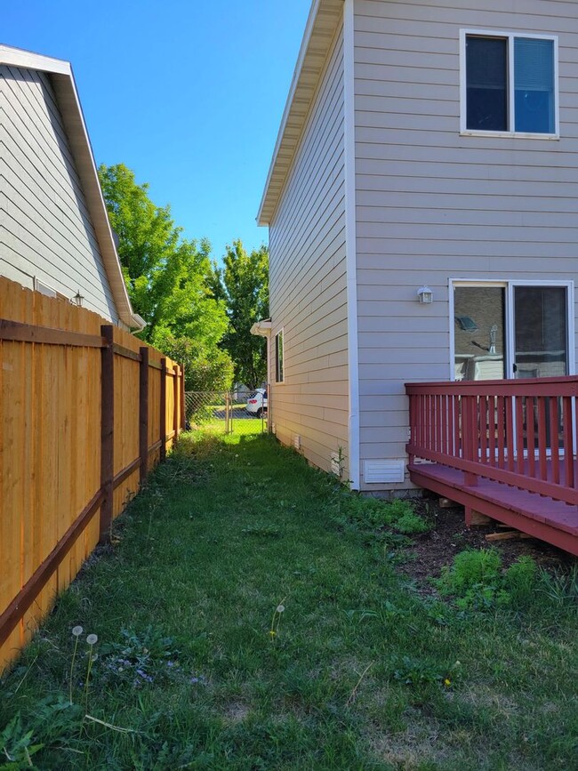 Building Photo - 3305 Laredo Dr