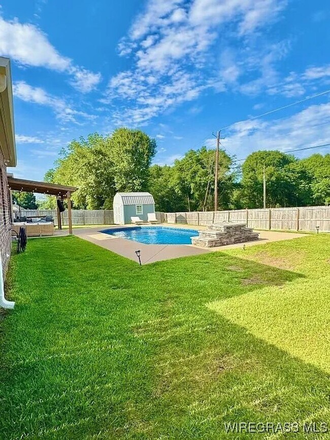 Building Photo - 502 Bella Dr