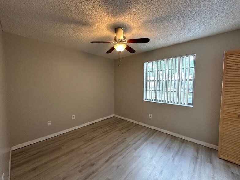 Building Photo - 1024 S Independence Dr