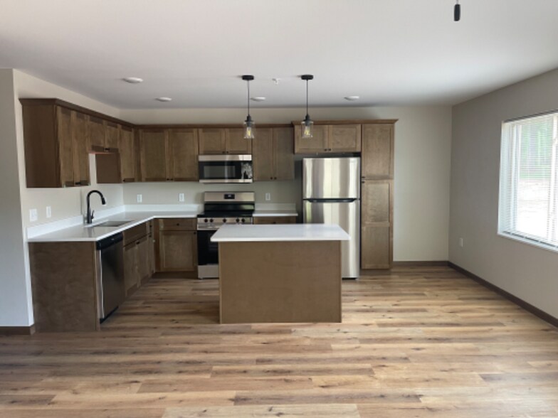 Building Photo - 209 7th Ave