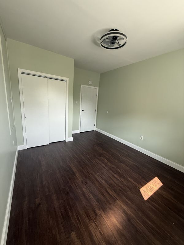 Building Photo - 132 E Main St