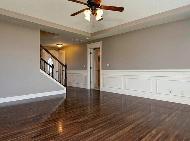 Building Photo - Beautiful 4 bedroom house with privacy fen...