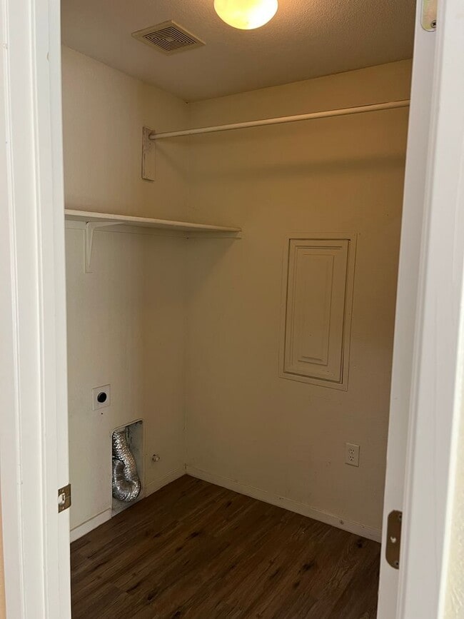 Building Photo - Coming Soon! Charming 3-Bedroom, 2-Bath Ho...