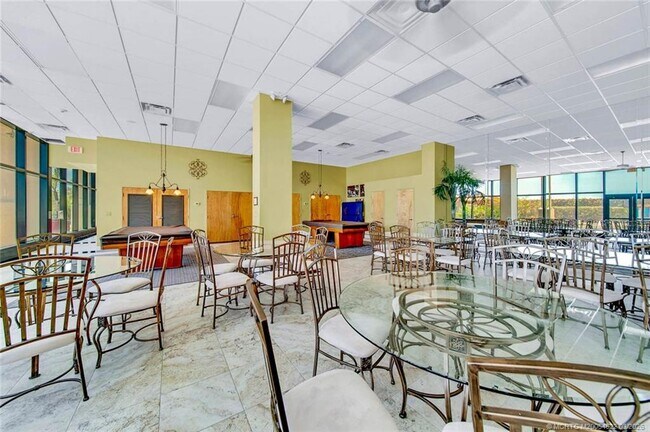 Building Photo - 10410 S Ocean Dr