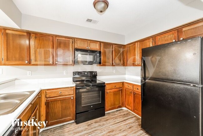 Building Photo - 5041 Cottage Ln