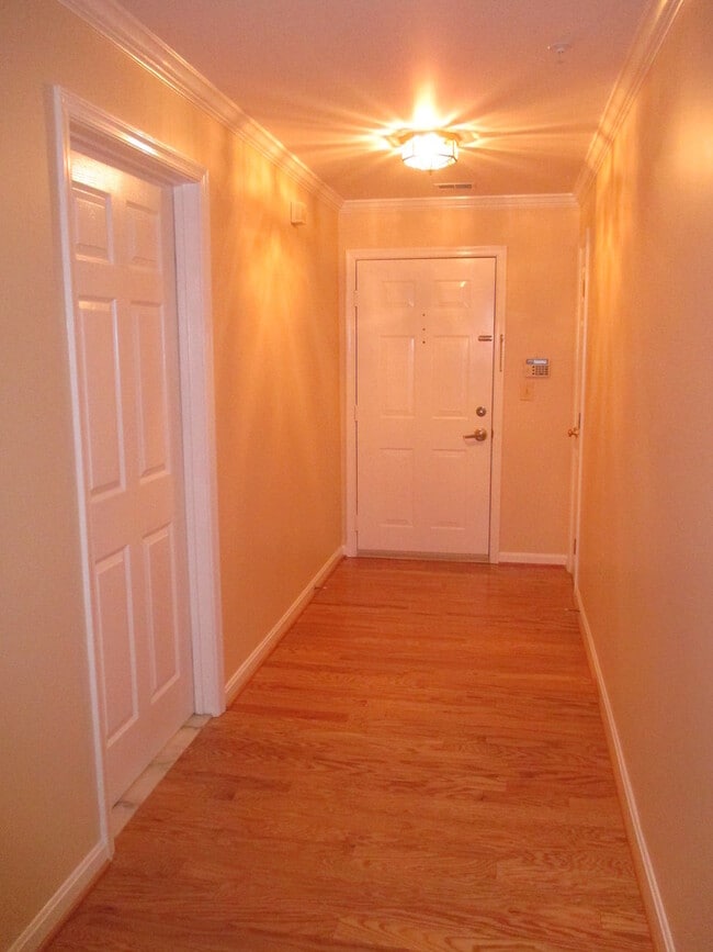 Building Photo - Gorgeous 2 Bedroom Condo in Timberbrook!