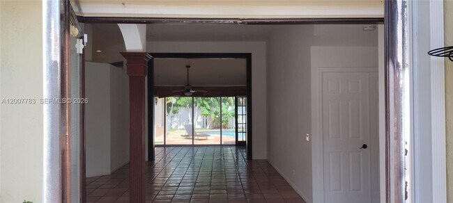 Building Photo - 659 Verona Pl