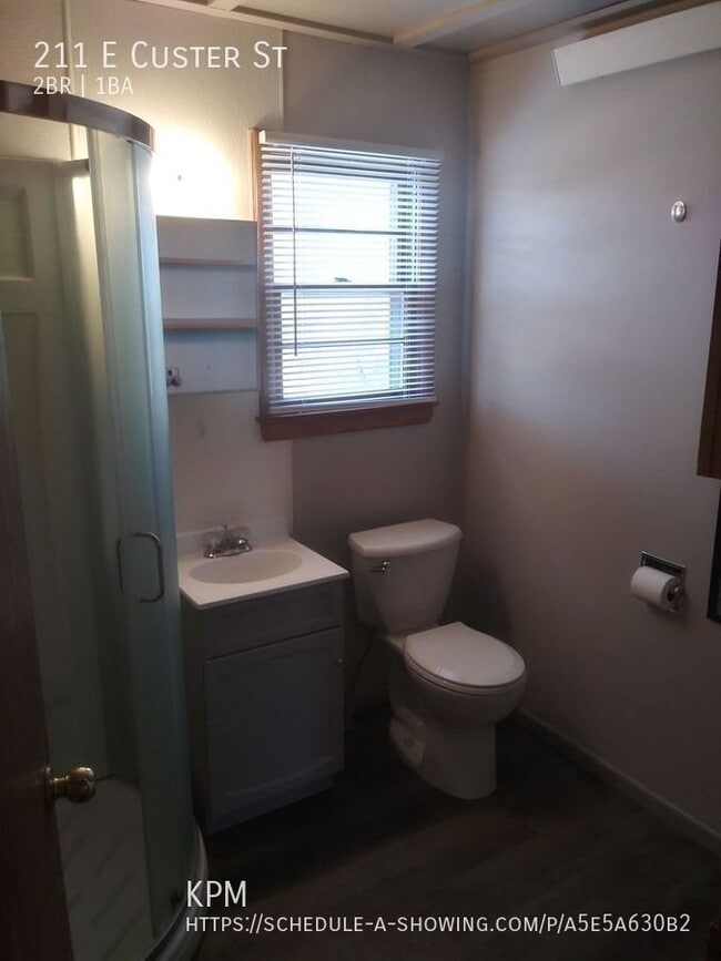 Building Photo - 211 E Custer St