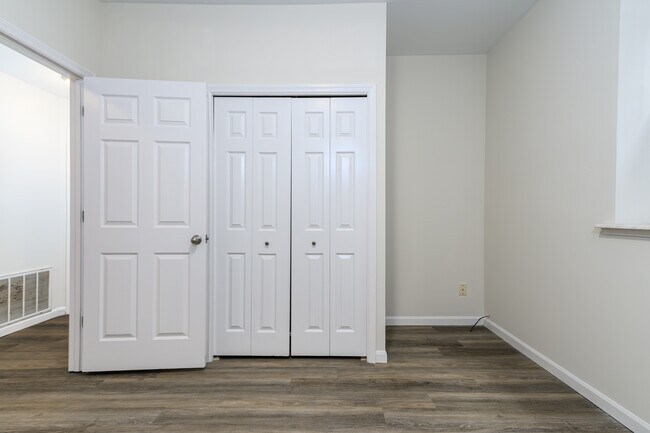 Building Photo - 5932 McPherson Ave