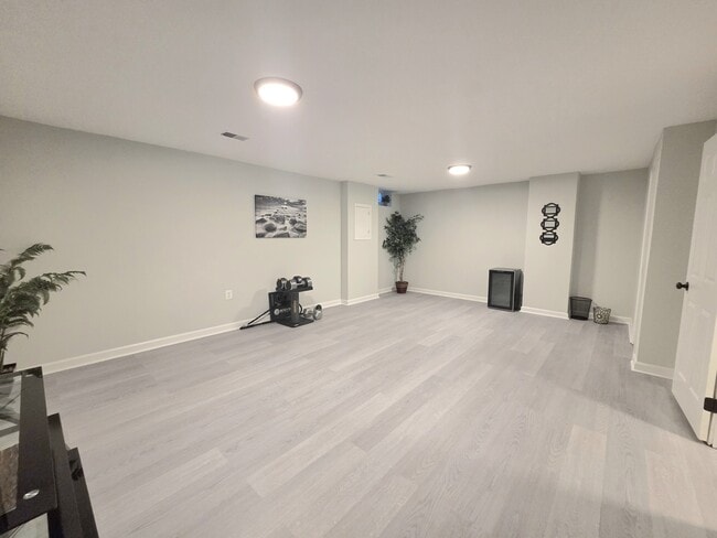 Building Photo - 5407 Leeway Ct