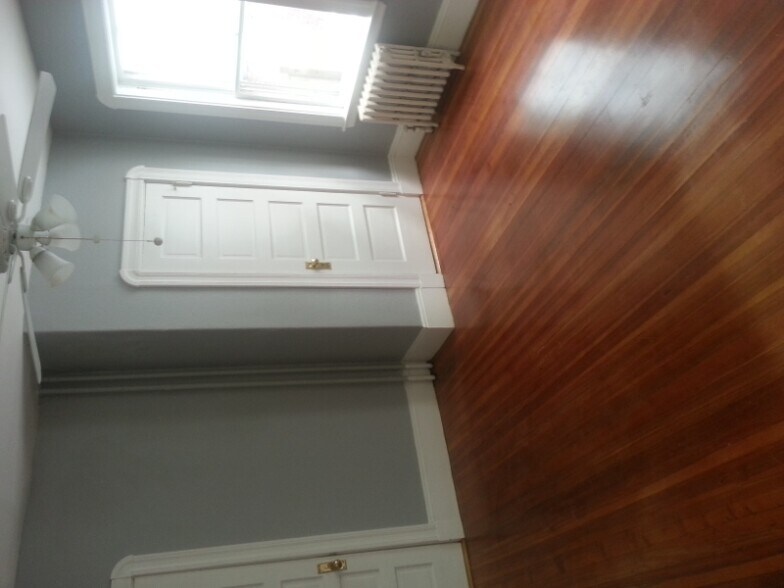 Building Photo - 5-7 Abbott St