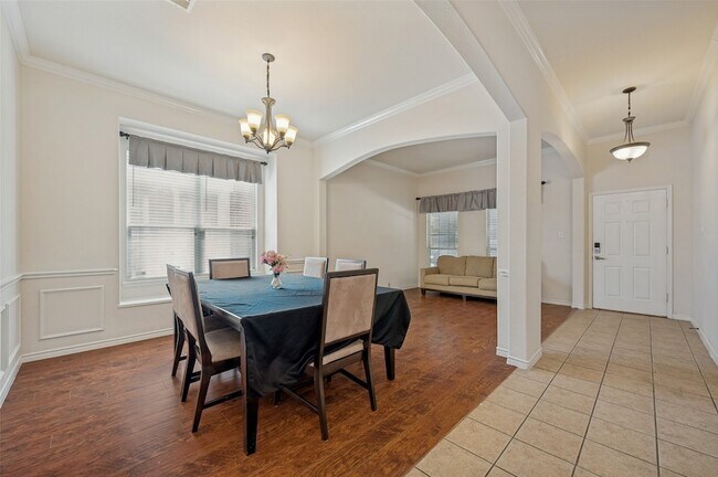 Building Photo - 1615 Bur Oak Dr