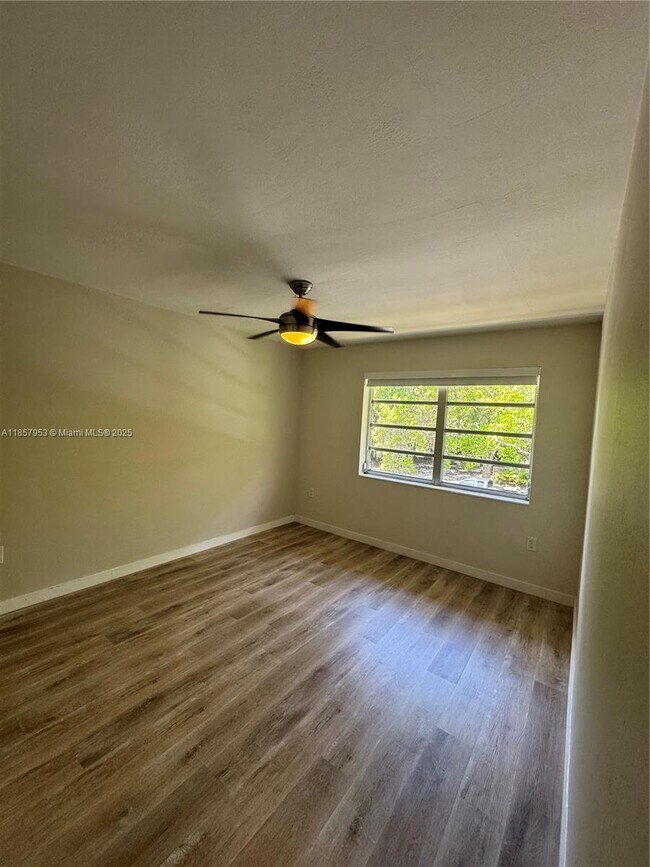Building Photo - 115 Calabria Ave