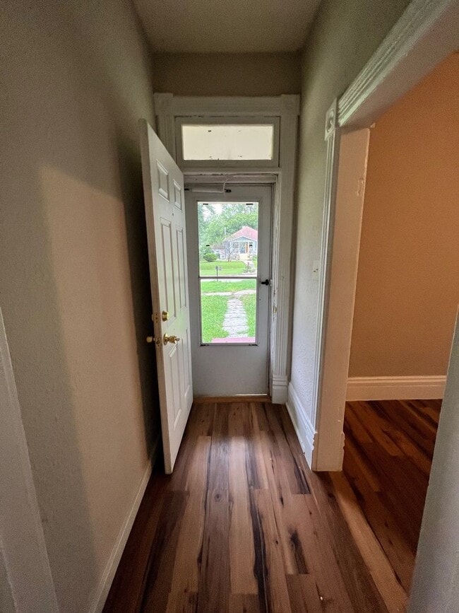 Building Photo - Darling Bungalow