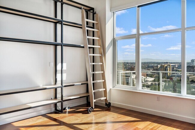 Building Photo - The Civic - 2 bed/2 bath, east facing 16th...