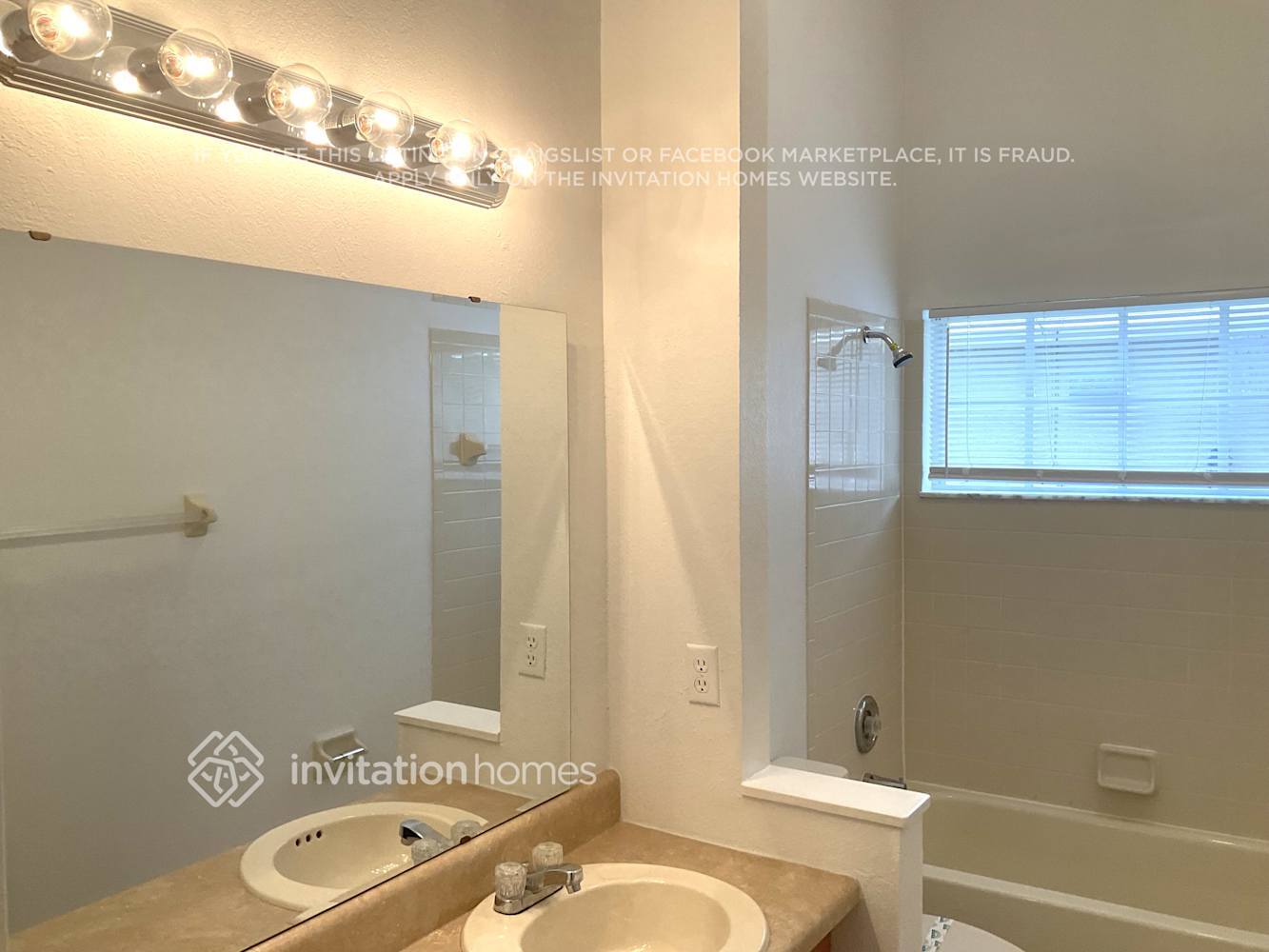 Building Photo - 3013 Touraine Ave