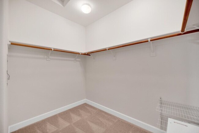 Building Photo - Townhouse - Beautiful 4bdrm, 3 bath - Rocklin