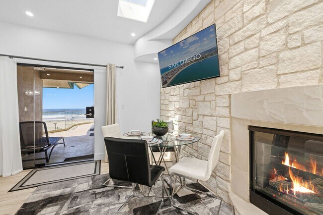 Building Photo - 3443 Ocean Front Walk