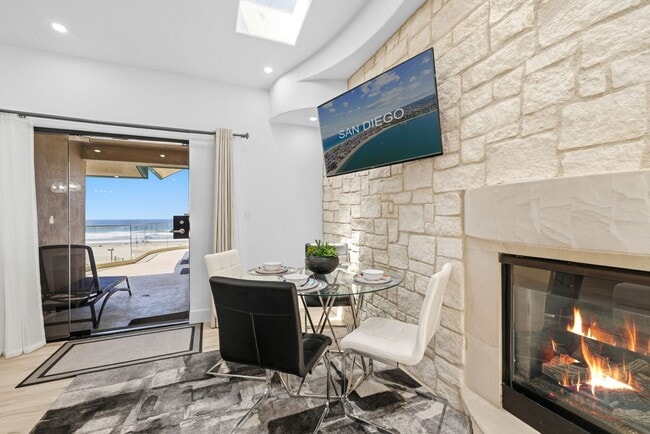 Building Photo - Fully Furnished Oceanfront Condo on Mission Beach Boardwalk