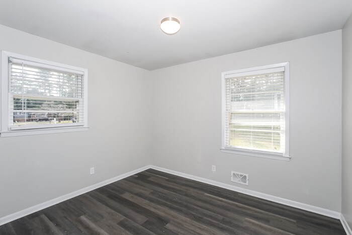 Building Photo - 1115 Terrace Cir