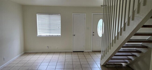 Building Photo - 8811 Dawnridge Cir