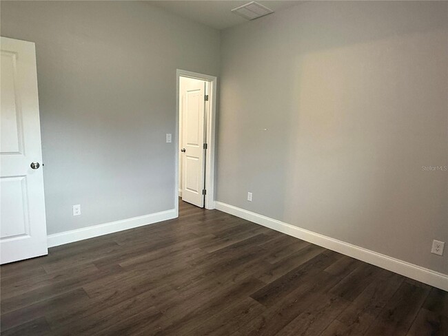 Building Photo - 10371 Kidron Ave