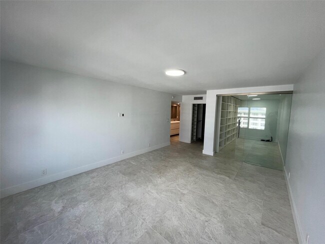 Building Photo - 3500 Galt Ocean Dr