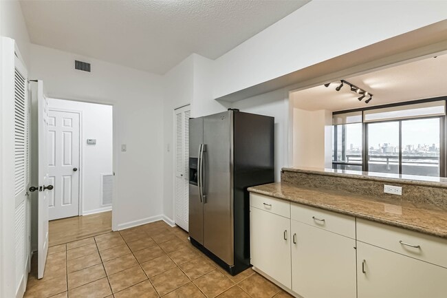 Building Photo - 14 Greenway Plz