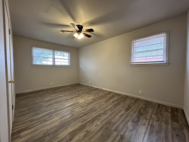 Building Photo - Beautiful Home in LISD School District!