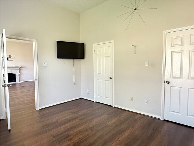 Building Photo - 11605 Bay Ledge Dr