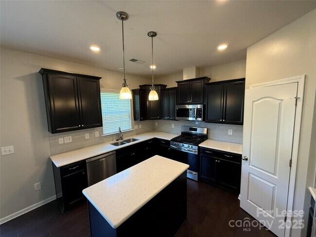 Building Photo - 15124 Evergreen House Dr