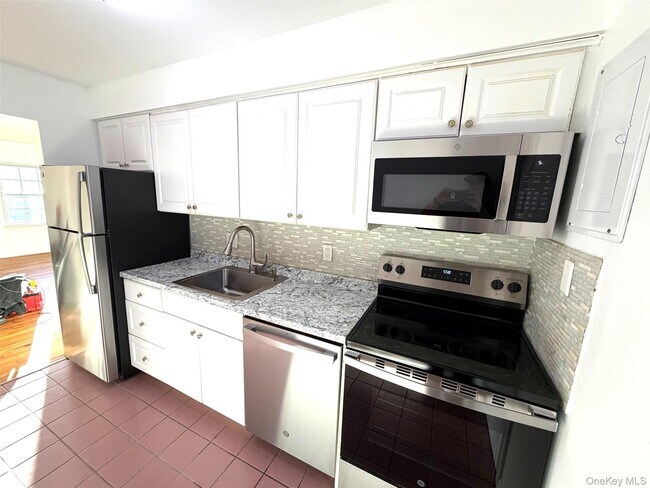 Building Photo - 5 Wildwood Dr