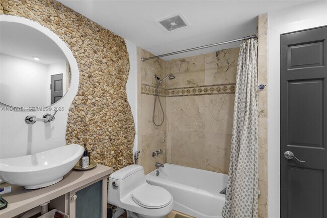 Building Photo - 1408 Brickell Bay Dr