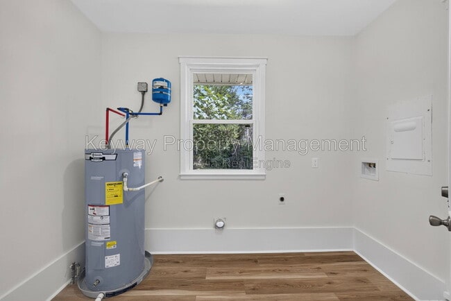 Building Photo - 3007 Stratford Dr