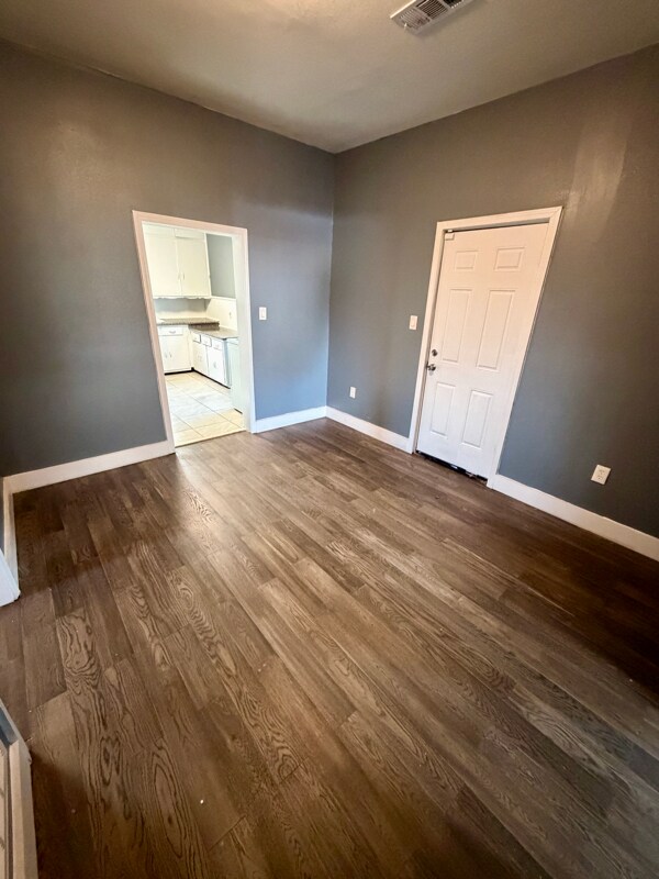 Building Photo - 120 W 18th St